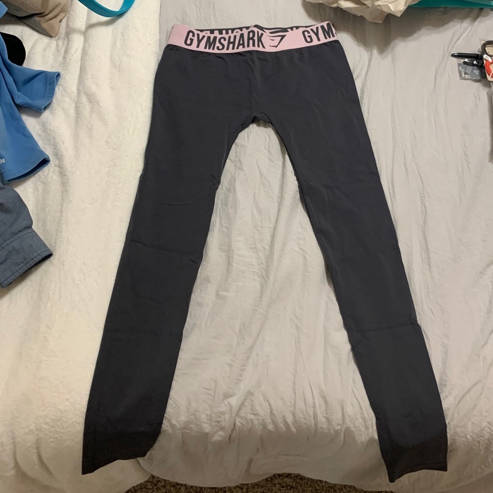 Gym shark leggings